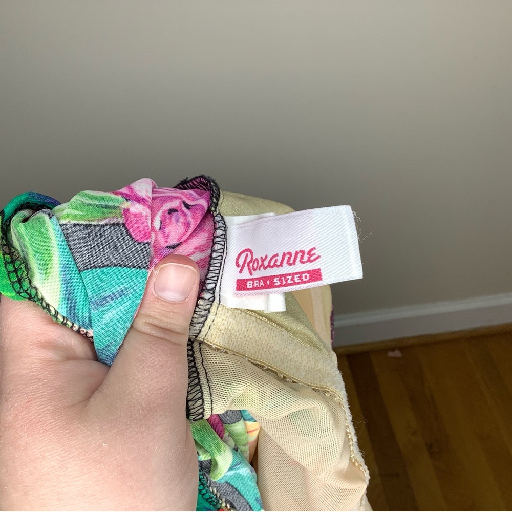 < Vintage Roxanne Vibrant Floral Swimsuit > - Picture 4 of 5